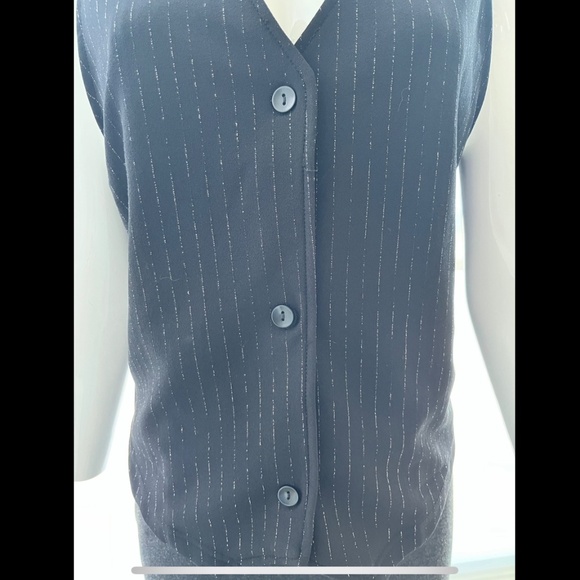 Vest - Picture 2 of 7